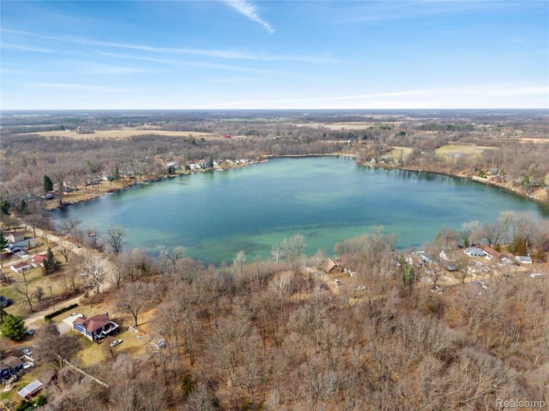 15050 Longfield Dr, Argentine Township