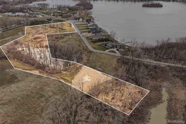 4151 Whitney Ave, Fenton
