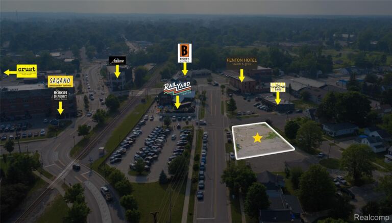218 N Walnut St, Fenton