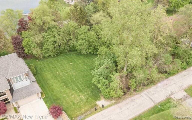 0000 Putnam, West Bloomfield