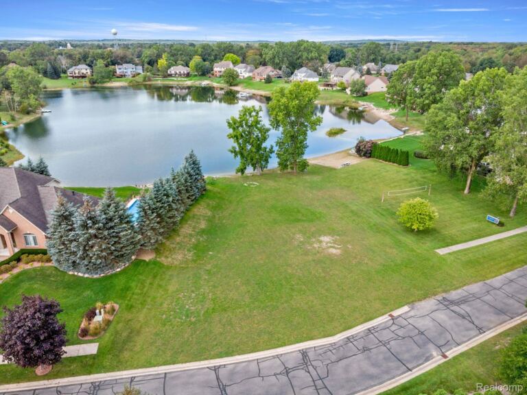 4544 Coastal Pkwy, White Lake