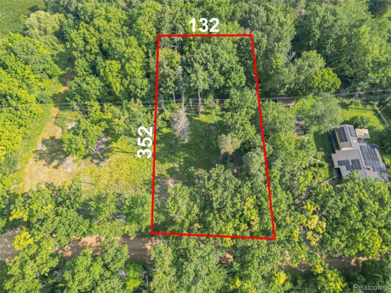 7230 Walnut Lake Rd Rd, West Bloomfield