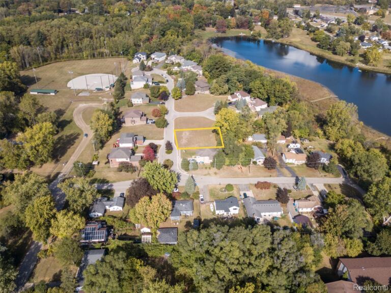 256 Madeleine Ln, Waterford
