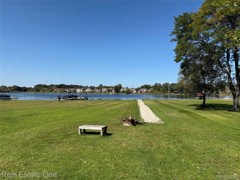 0000 Loon Dr, Wixom