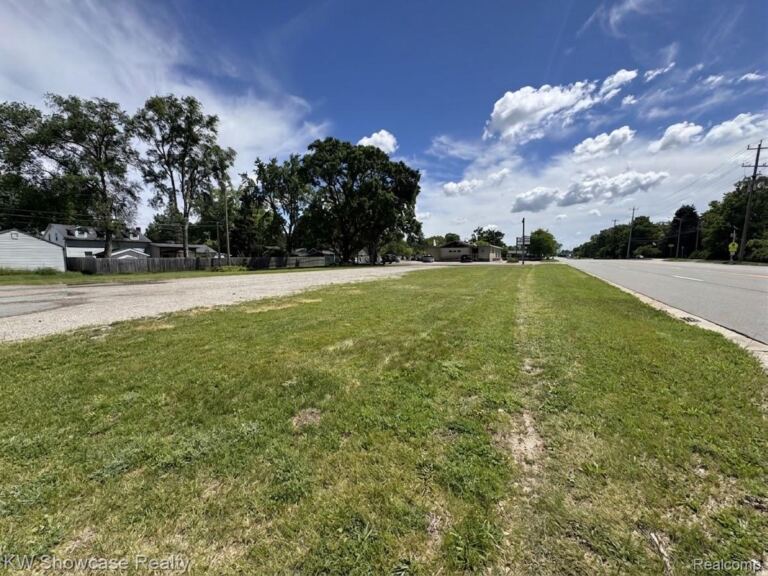 4050 W Walton Blvd, Waterford