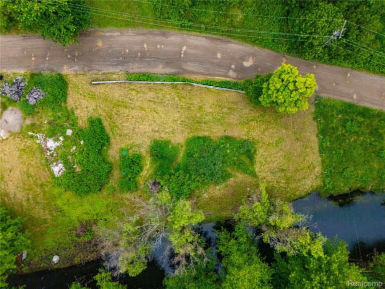 9731 Portage Trl, White Lake