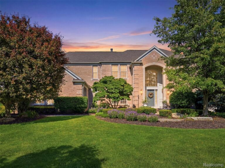 5631 Skye Ct, Oakland Charter Township