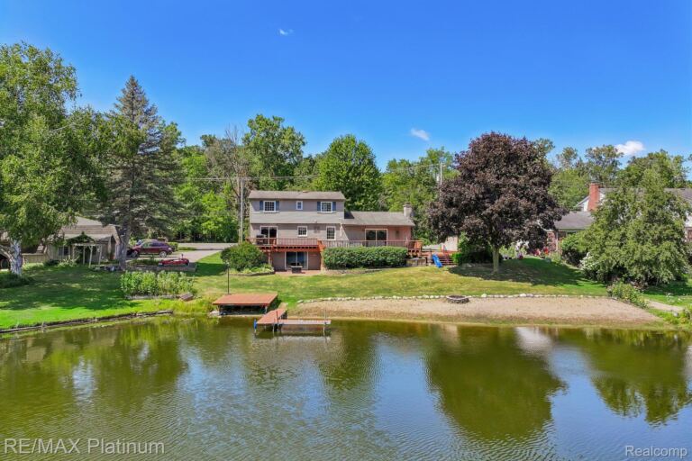 881 Bogie Lake Rd, White Lake Charter Township