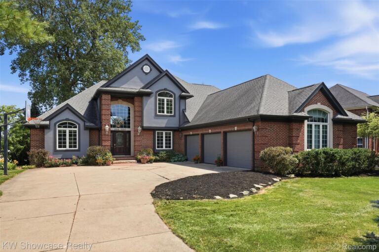 2916 Vero Dr, Highland Charter Township