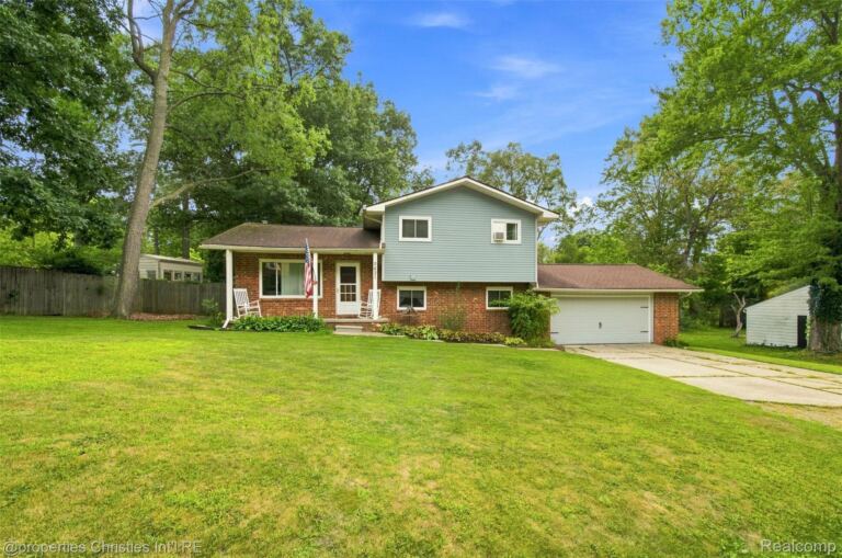 2631 Edgevale Dr, Waterford Charter Township