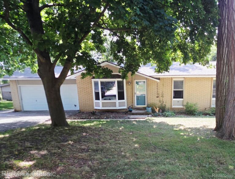 4510 Meadow Way, White Lake Charter Township