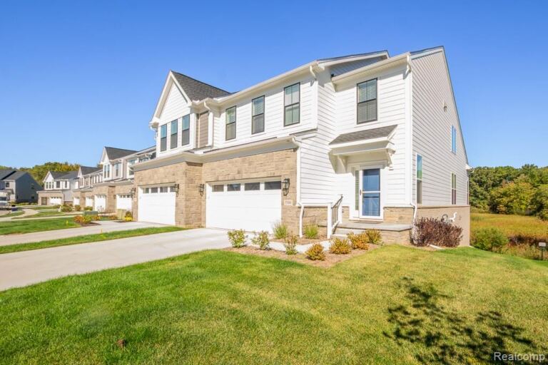 5300 Trail Vista Dr, West Bloomfield Charter Township