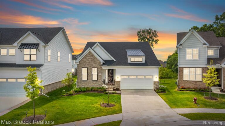 5636 Suffolk Ct, West Bloomfield Charter Township