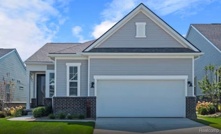 1659 Moss Dr, Milford Charter Township