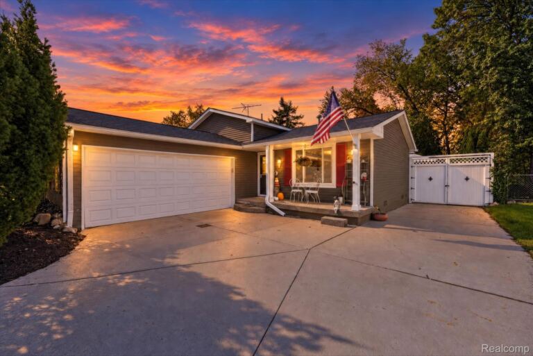 1364 Farmridge Ave, Waterford Charter Township
