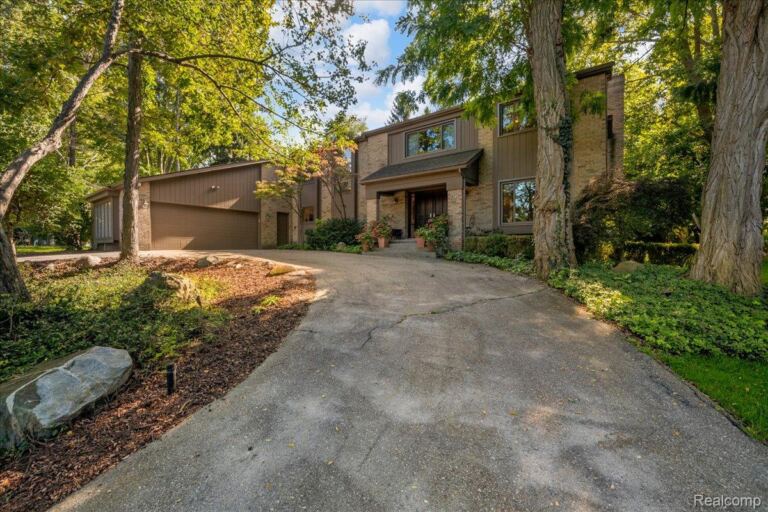 2041 Bloomfield Woods Ct, West Bloomfield Charter Township