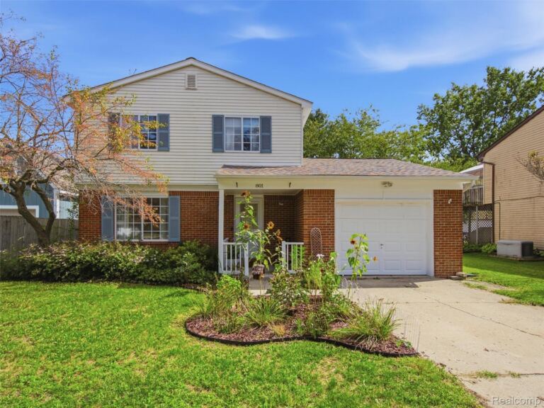 801 Meadowlark Ln, Howell