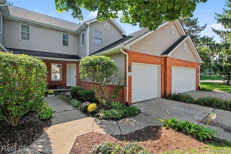 1318 Steeplechase Ct, Howell Township
