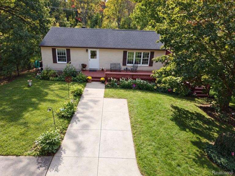 8398 Whitmore Lake Rd, Green Oak Township
