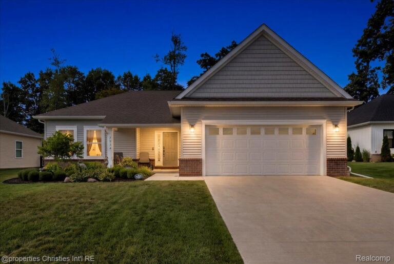 7934 Jordan Dr, Waterford Charter Township