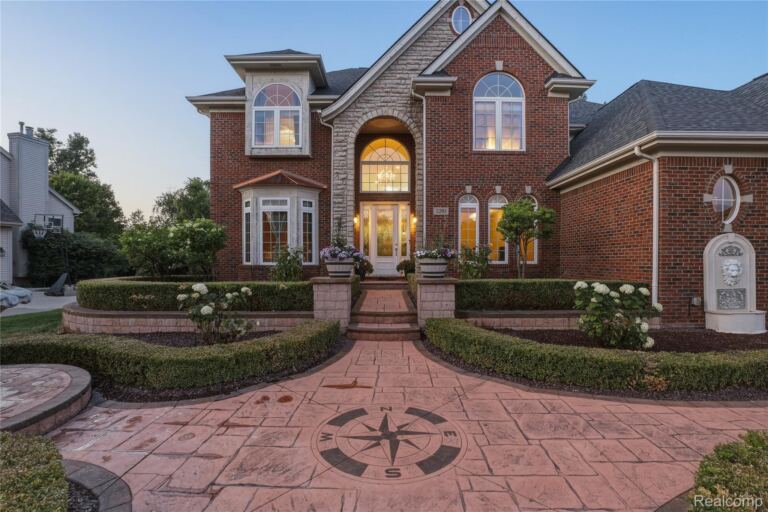 2291 Lake Ridge Dr, Grand Blanc Charter Township