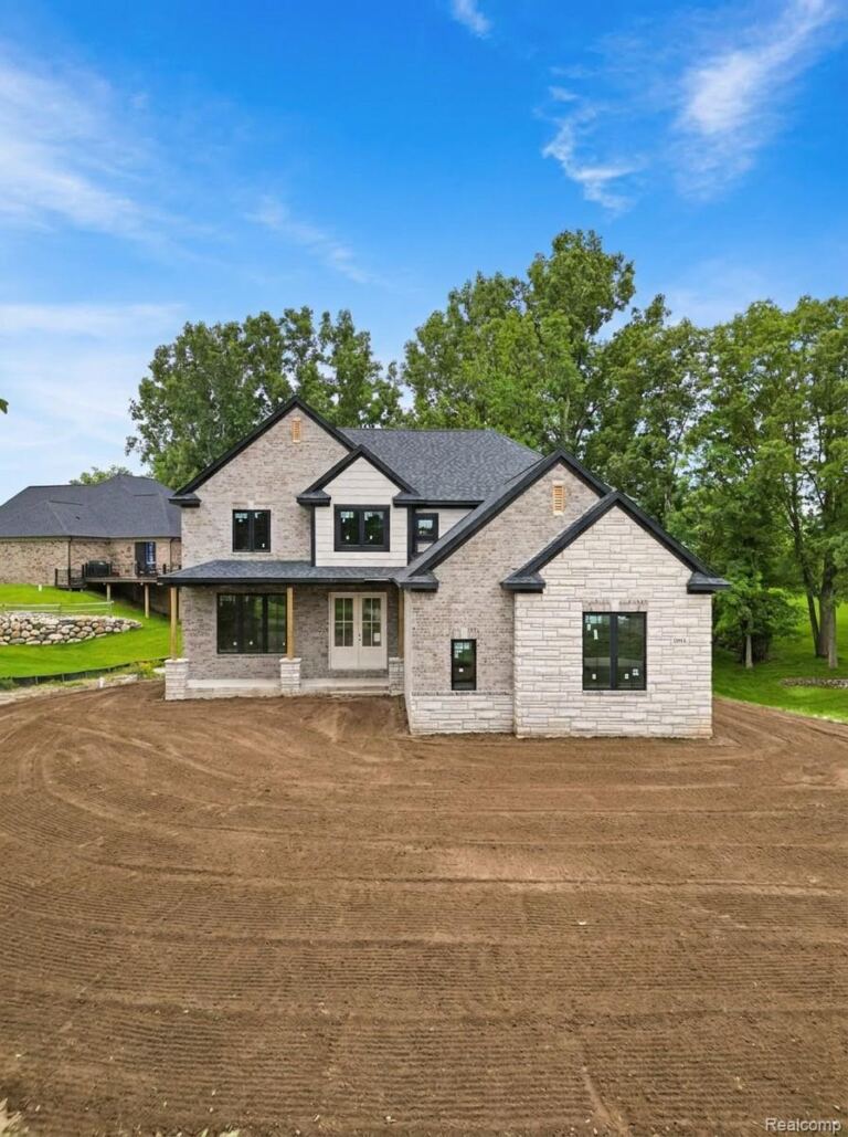 3701 Stallion Way, Commerce Charter Township
