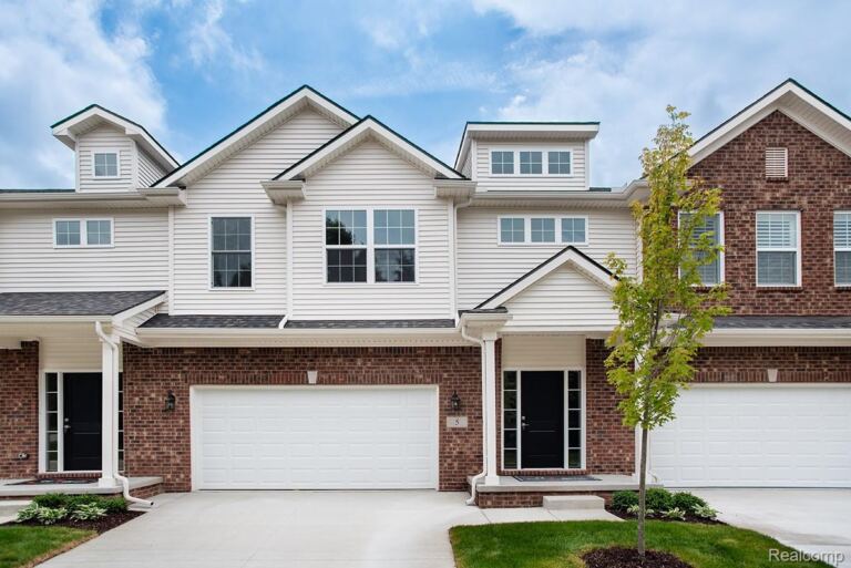 5 Grandview Cir, White Lake Charter Township