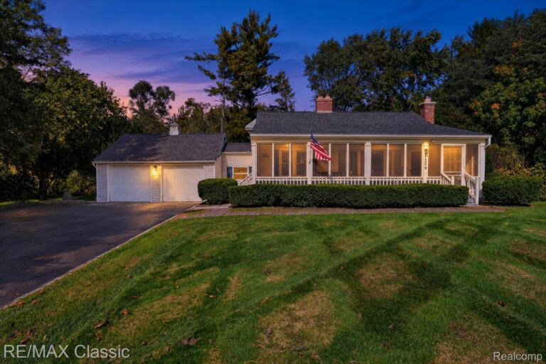1309 Wixom Trl, Milford Charter Township