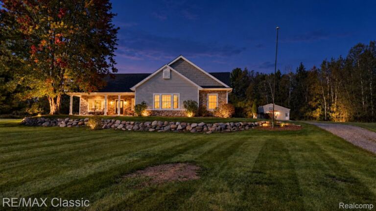 12503 Ridgecrest Ln, Brighton Township