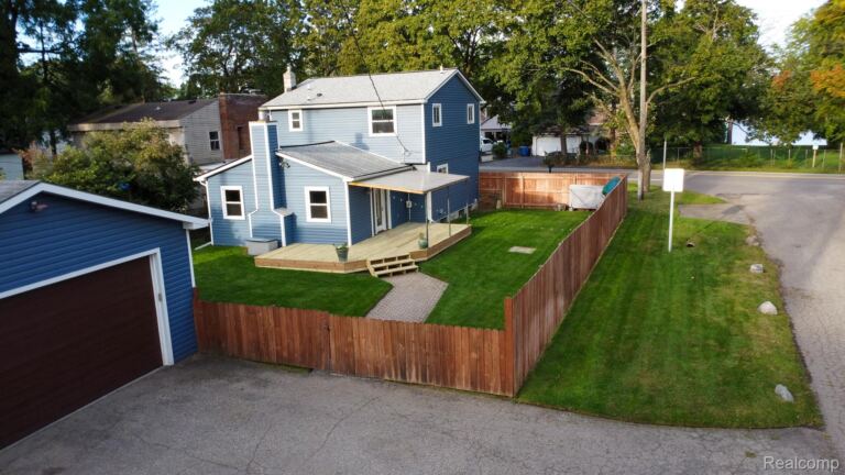 2926 Lansdowne Rd, Waterford Charter Township
