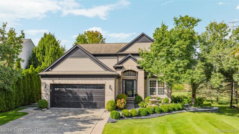 4125 Sonata Dr, Oceola Township