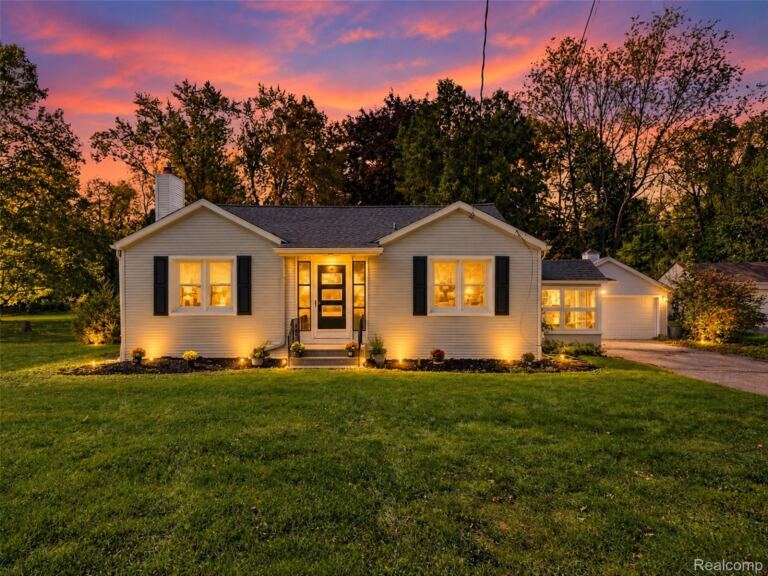1493 Merry Rd, Waterford Charter Township