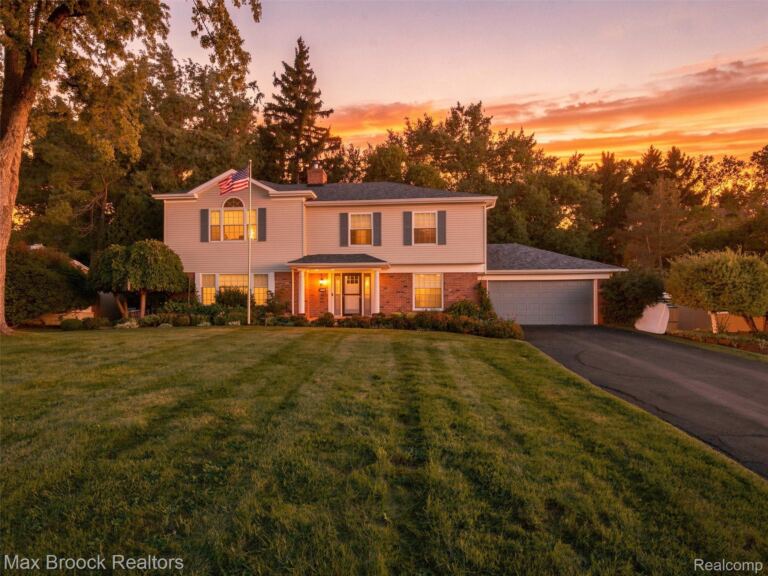 3548 Valleyview Ct, West Bloomfield Charter Township