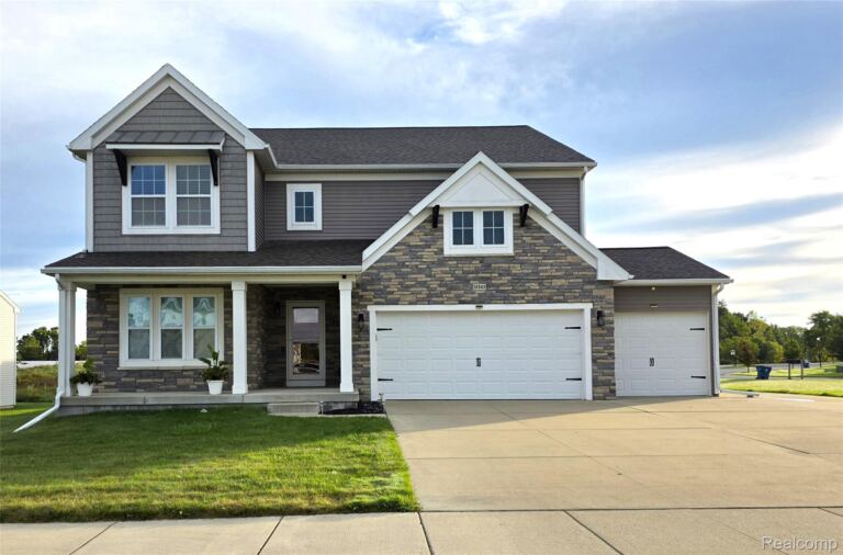 16543 Bedington Dr, Fenton Charter Township