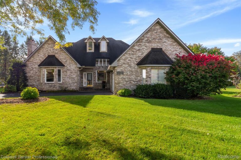3972 Chevron Dr, Highland Charter Township