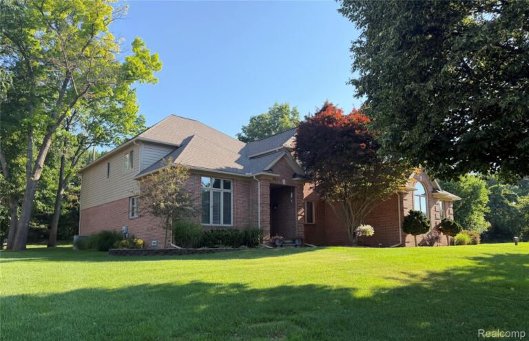 151 Wendover Ct, Commerce Charter Township