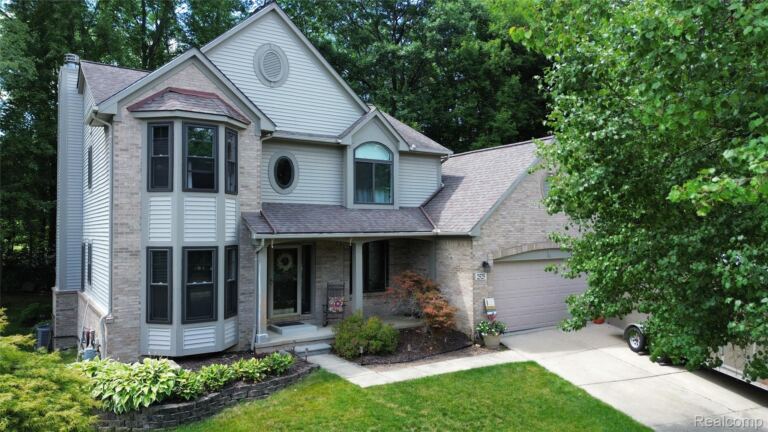 2525 Baltusrol Ct, Commerce Charter Township