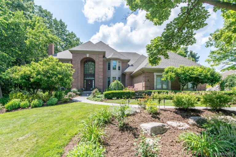 3166 Beach Lake Dr W, Brighton