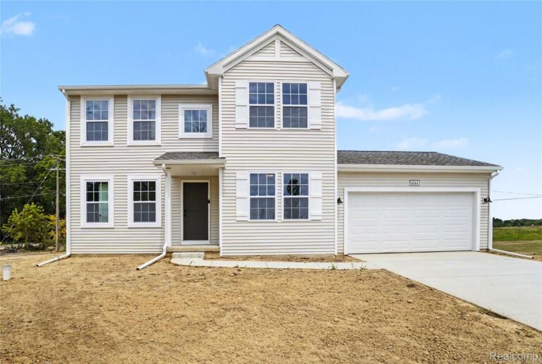 6044 Lahring Rd, Fenton Charter Township