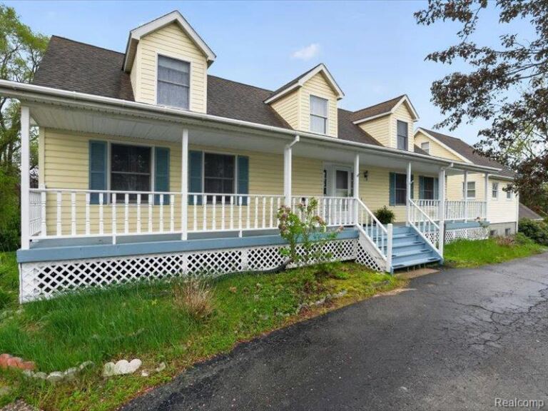5081 Vines Rd, Marion Township