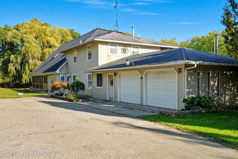 8150 Runyan Lake Rd, Fenton