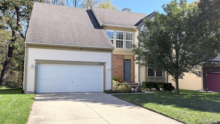 2752 W Amberly Blvd, Oceola Township