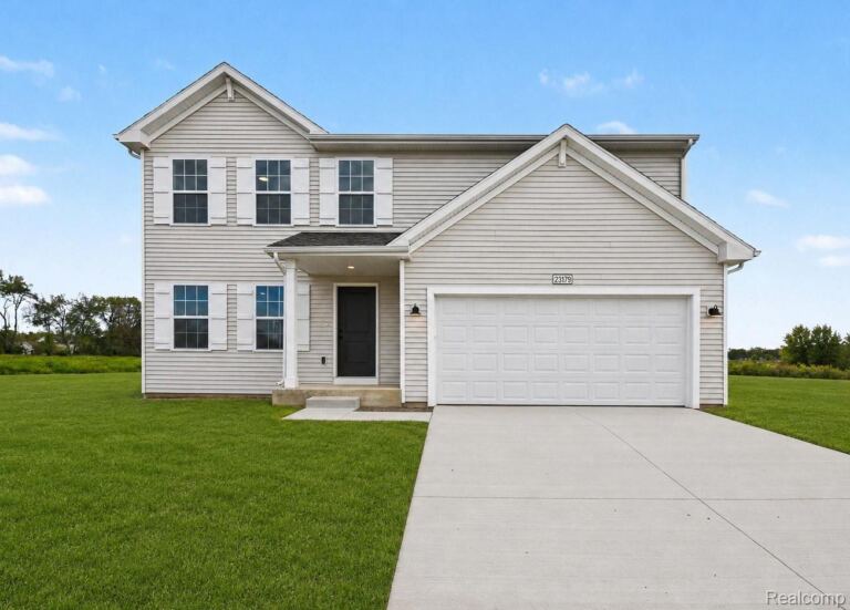 8033 Moonlight Creek Ln, Fowlerville