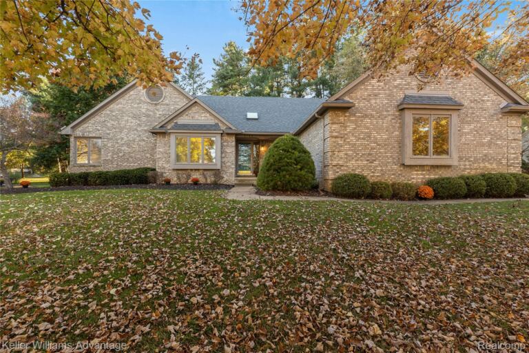 3741 Stoneridge Ct, Commerce Charter Township