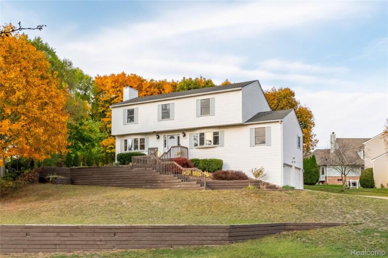 10944 Charring Cross Cir, Green Oak Township