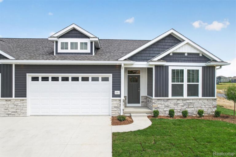 365 McDowell Dr, Marion Township