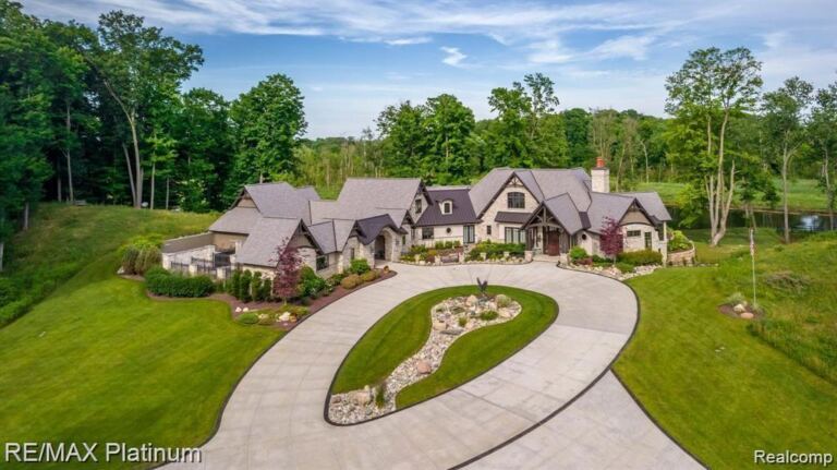 1286 Gray Fox Ct, Marion Township