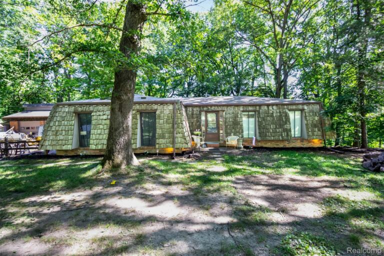 9405 Spicer Rd, Green Oak Township