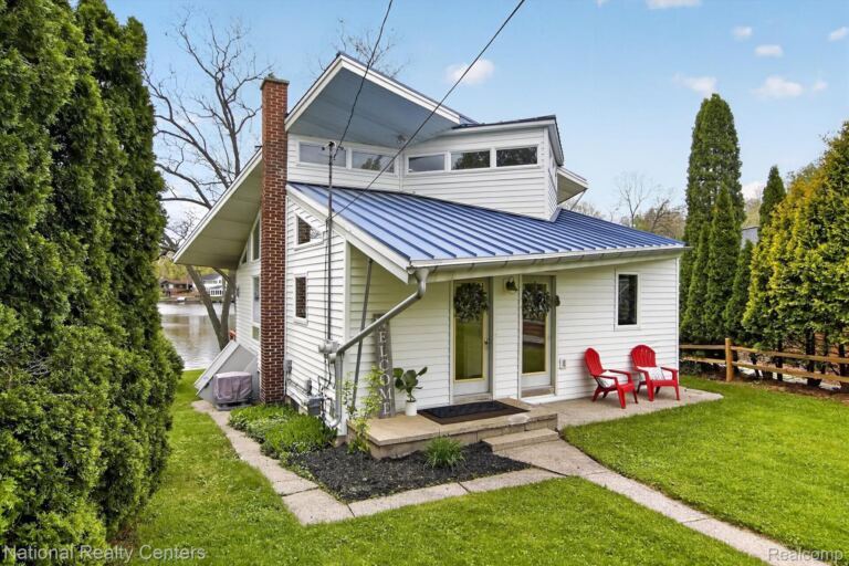 11505 Sunset Blvd, Pinckney