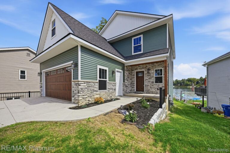 4075 Highcrest Dr, Genoa Township